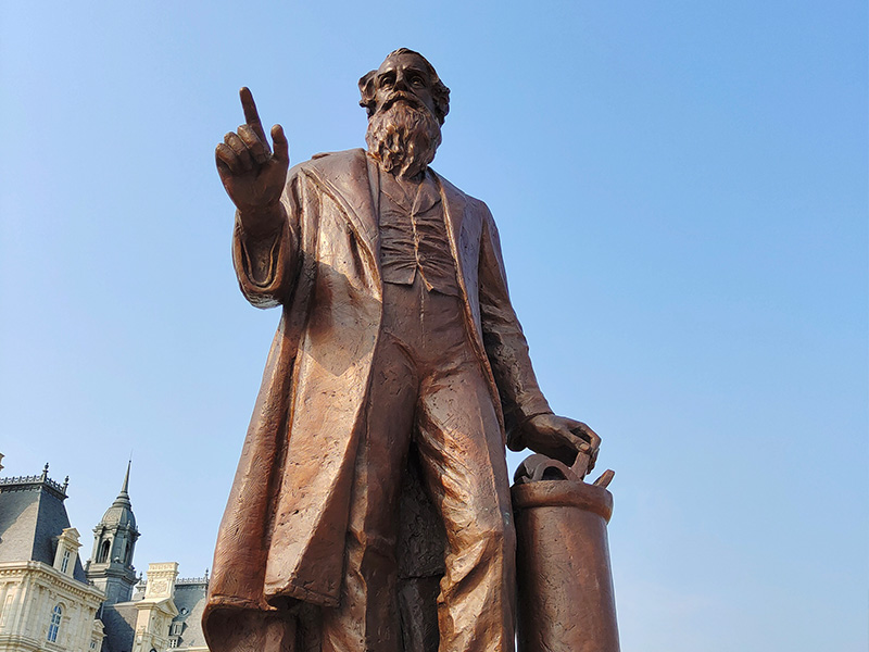 東莞華大銅雕塑